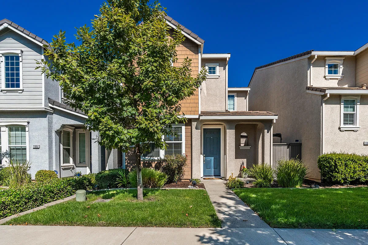 11059 International Dr photo 1