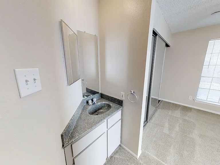 Willow Hill Apartments — Photo 21