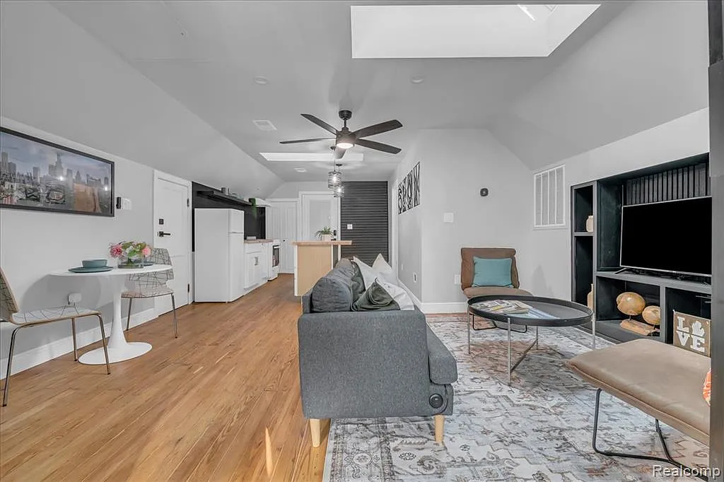 1 bed, 1.0 bath, 700 sqft, $1,650 — Photo 4