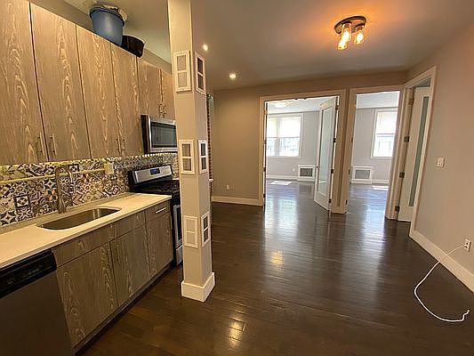 4th image of 337 E 115th St #1I