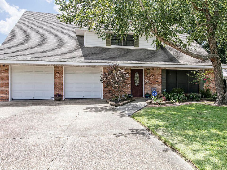 1st image of 100 Babbling Brook Dr
