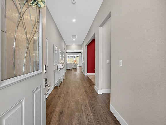 4th image of 1347 Cascade Way