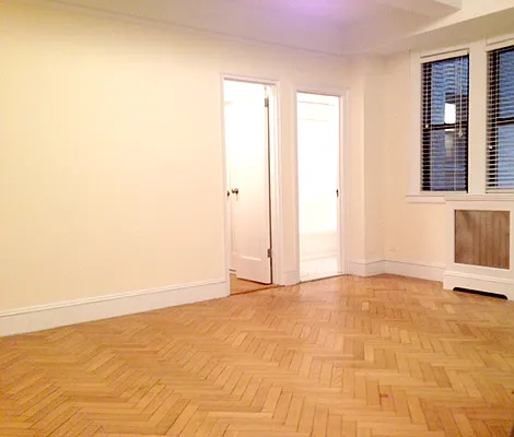 Rented by LIVING QUARTERS NY INC | media 15