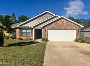 10 Whisperwood Ln, Ocean Springs, MS 39564