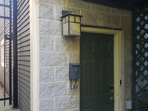 5th image of 1939 W Evergreen Ave #1