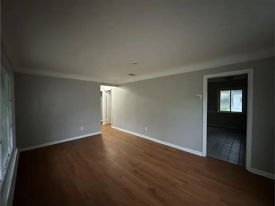 Three bedroom single family home rent. Vouchers only. — Photo 3
