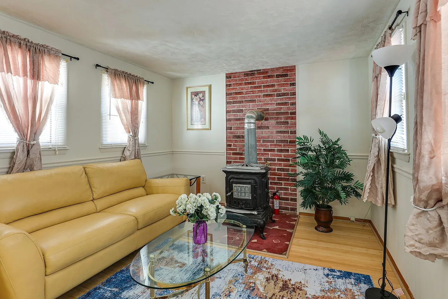 3 bed, 2.0 bath, 1528 sqft, $3,419 — Photo 2