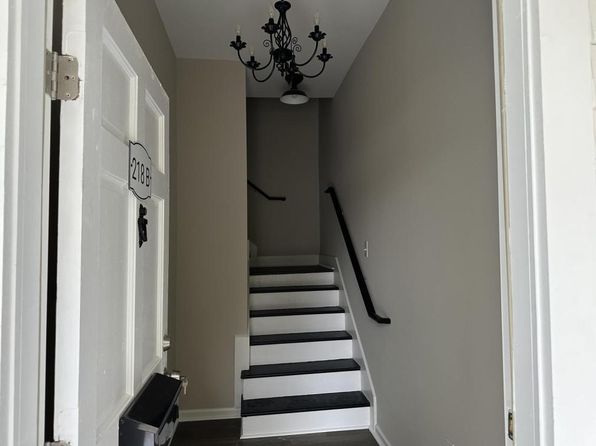 218 College St UNIT B