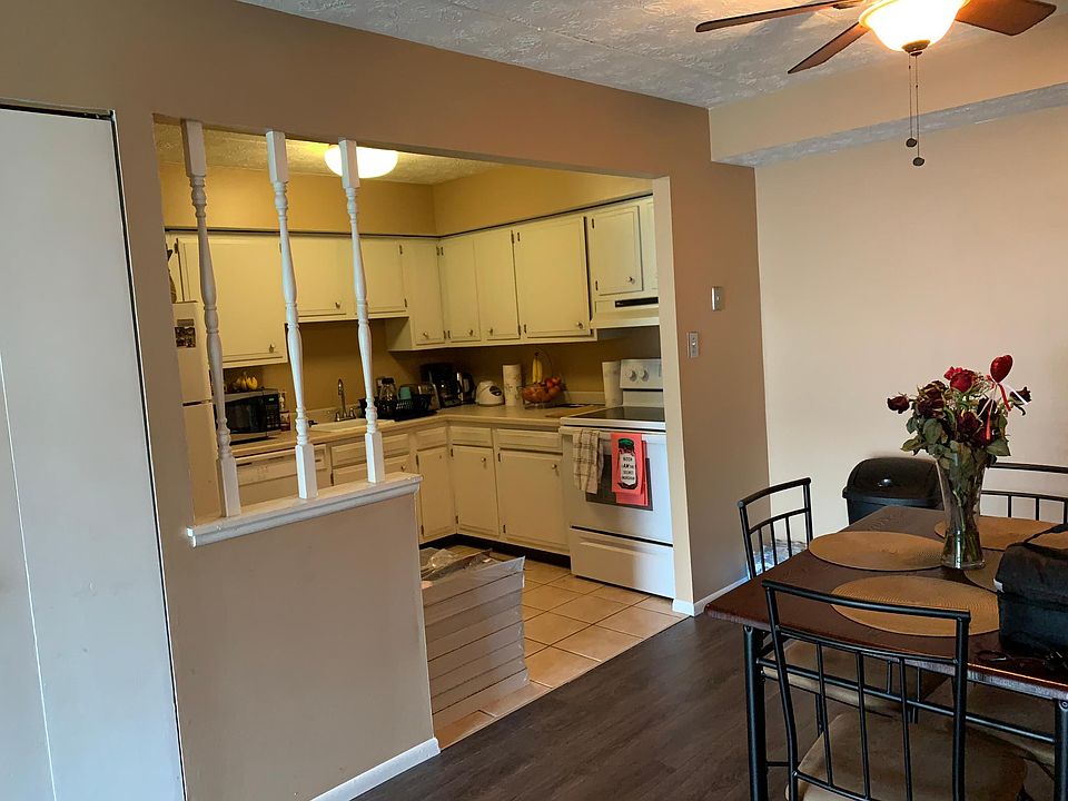 1st image of 998 S Lincoln St #43