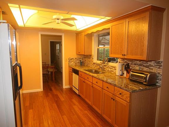 5th image of 2217 Winnebago Trl