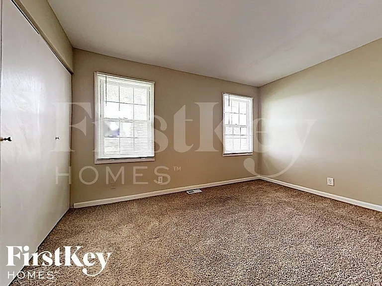 1838 Ashwood Ln — Photo 11