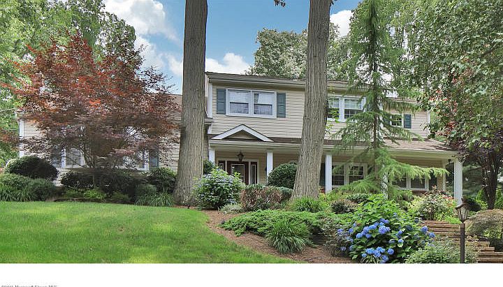 1st image of 156 Twin Brooks Ave