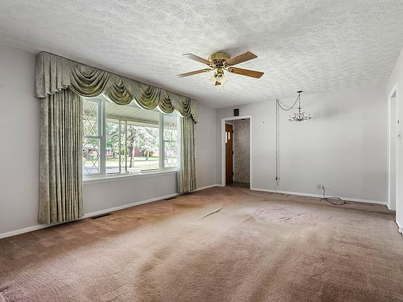 4th image of 473 Woodview Dr