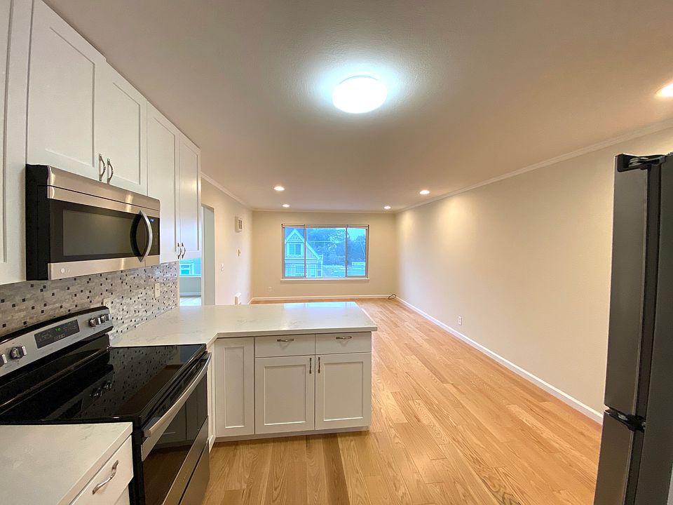 1st image of 262 12th Ave #4