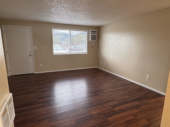 3rd image of 423 Hewitt Ave #17
