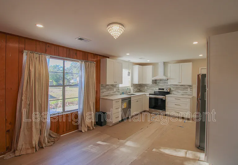 305 Millcreek Dr — Photo 4