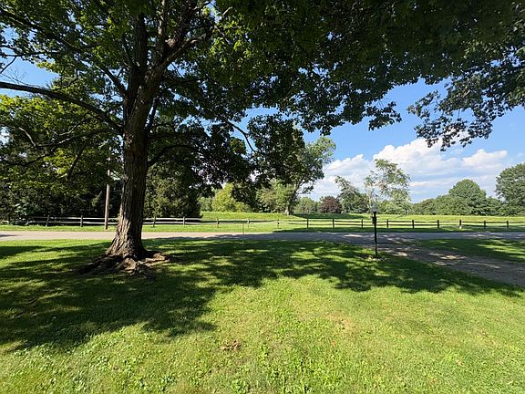 3rd image of 1131 Parkview Rd