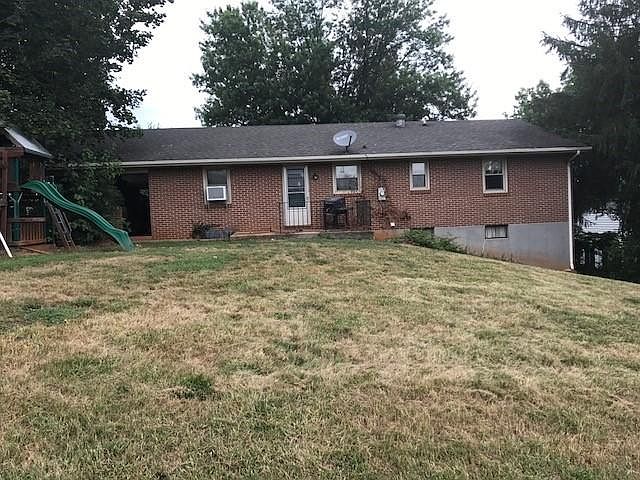 2nd image of 120 Center St