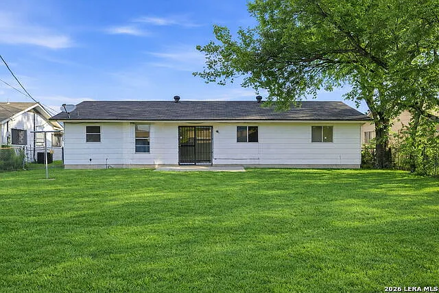 4606 Hollyspring Dr — Photo 17