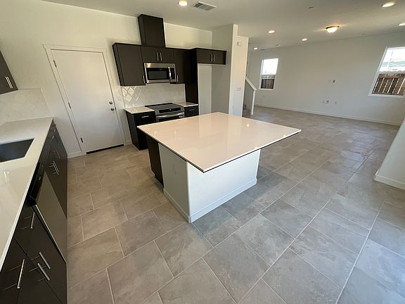 5th image of 11196 N La Brisa Dr