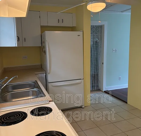 2056 Saint James Dr #COTTAGE — Photo 4
