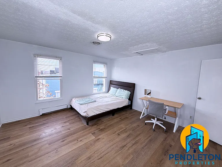 525 E 13th St #4 — Photo 3
