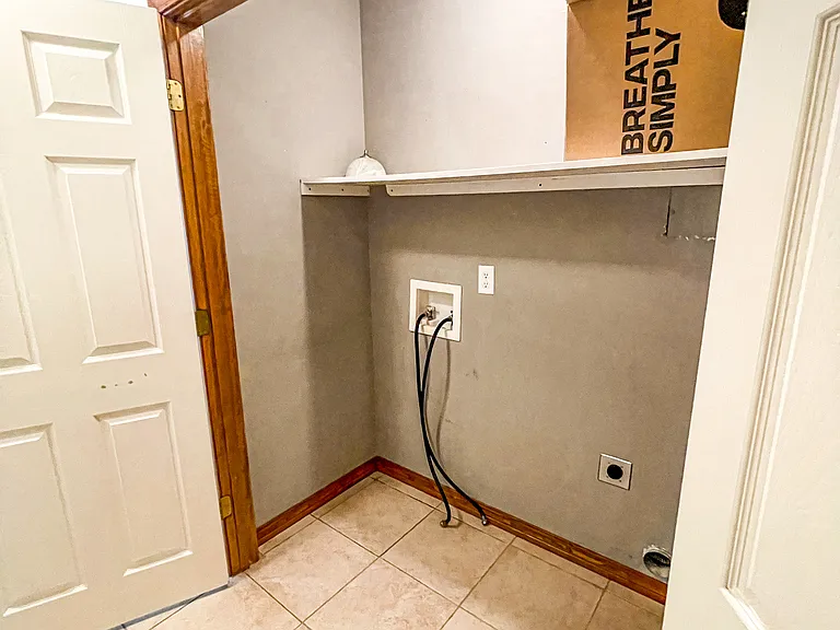 Washer / Dryer hookups