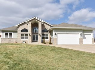 W125S9379 Prairie Meadows Dr, Muskego, WI 53150