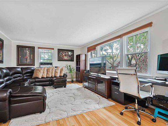 3rd image of 96 Lawrence Park Cres #96