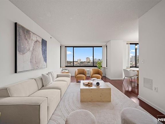 3rd image of 100 Old Palisade Rd APT 1902