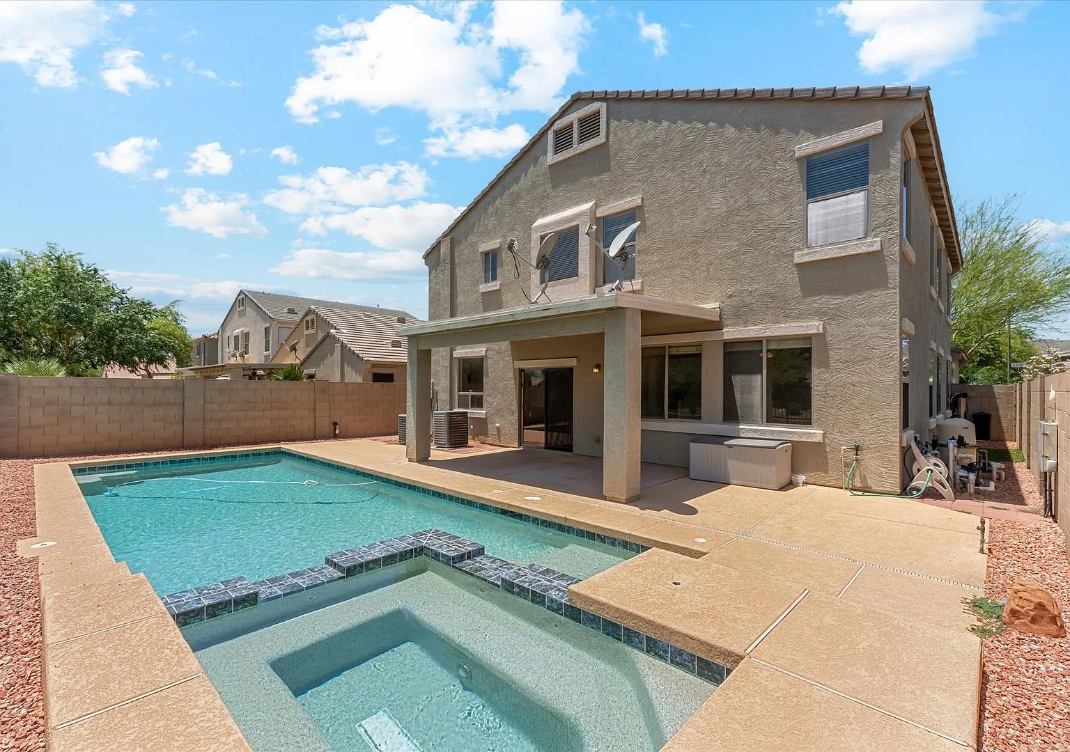 4-Bedroom, 3 Bath Single Family for Rent in Phoenix, AZ | Attached Garage & Private Pool! — Photo 1