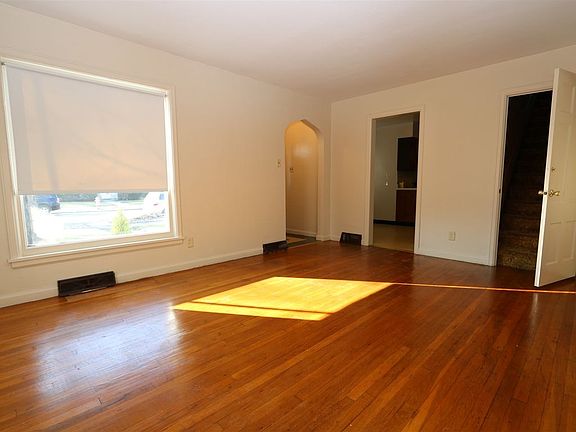 3rd image of 2118 Parkview Pl