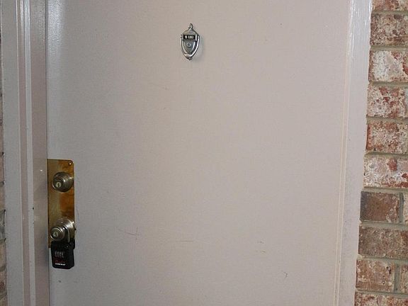 4th image of 2650 Redcoat Dr #86