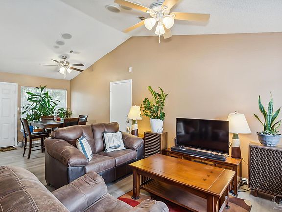 2nd image of 1109 Signal Hill Ln