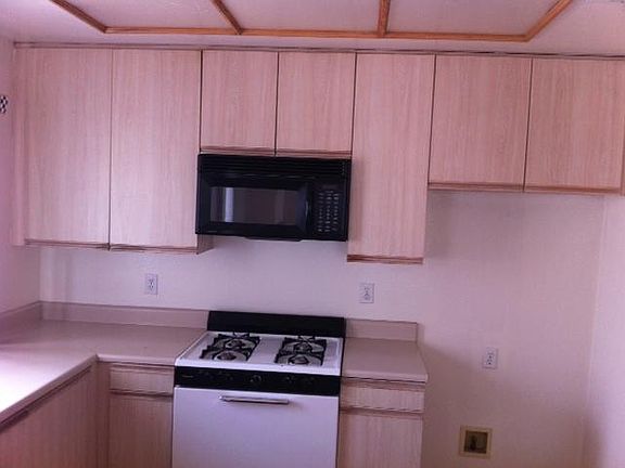 3rd image of 1510 S Sherbourne Dr APT 102