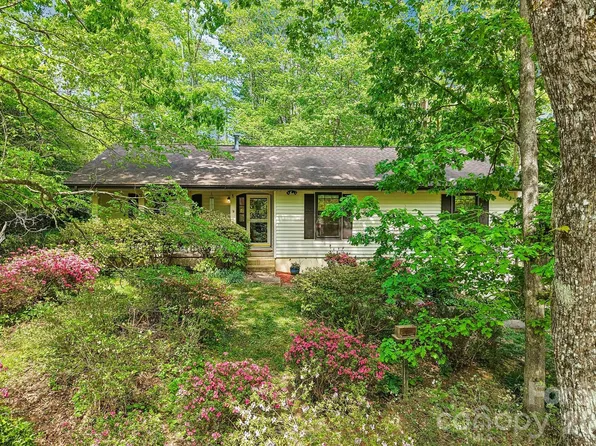 14 Forest Ridge Dr, Arden, NC 28704