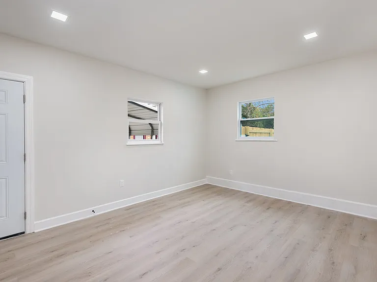 1650 Leach Cir — Photo 4