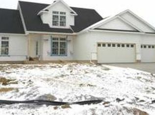 5751 Judge Rd, Bettendorf, IA 52722