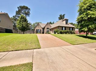 5081 Foggy River Ln, Bartlett, TN 38135