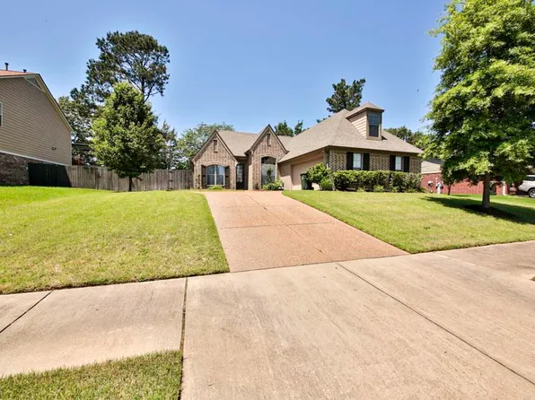 5081 Foggy River Ln, Bartlett, TN 38135