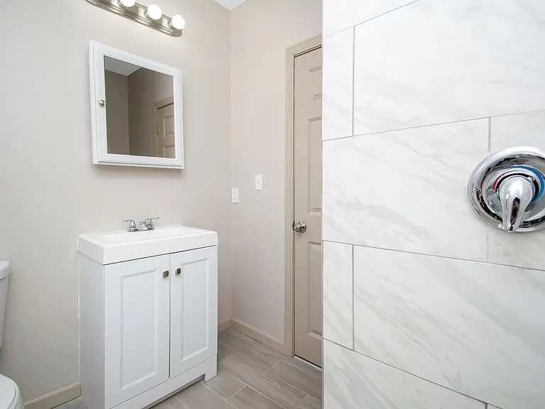479 Farmington Ave #306 — Photo 4