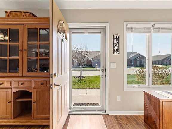 5th image of 890 Autumn Chase Ln