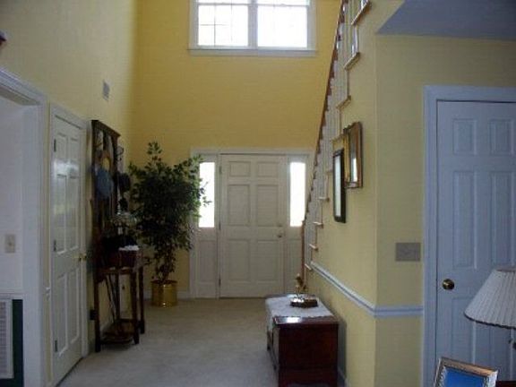 5th image of 802 E Simon St