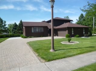 470 Orchard Ln, Beecher, IL 60401