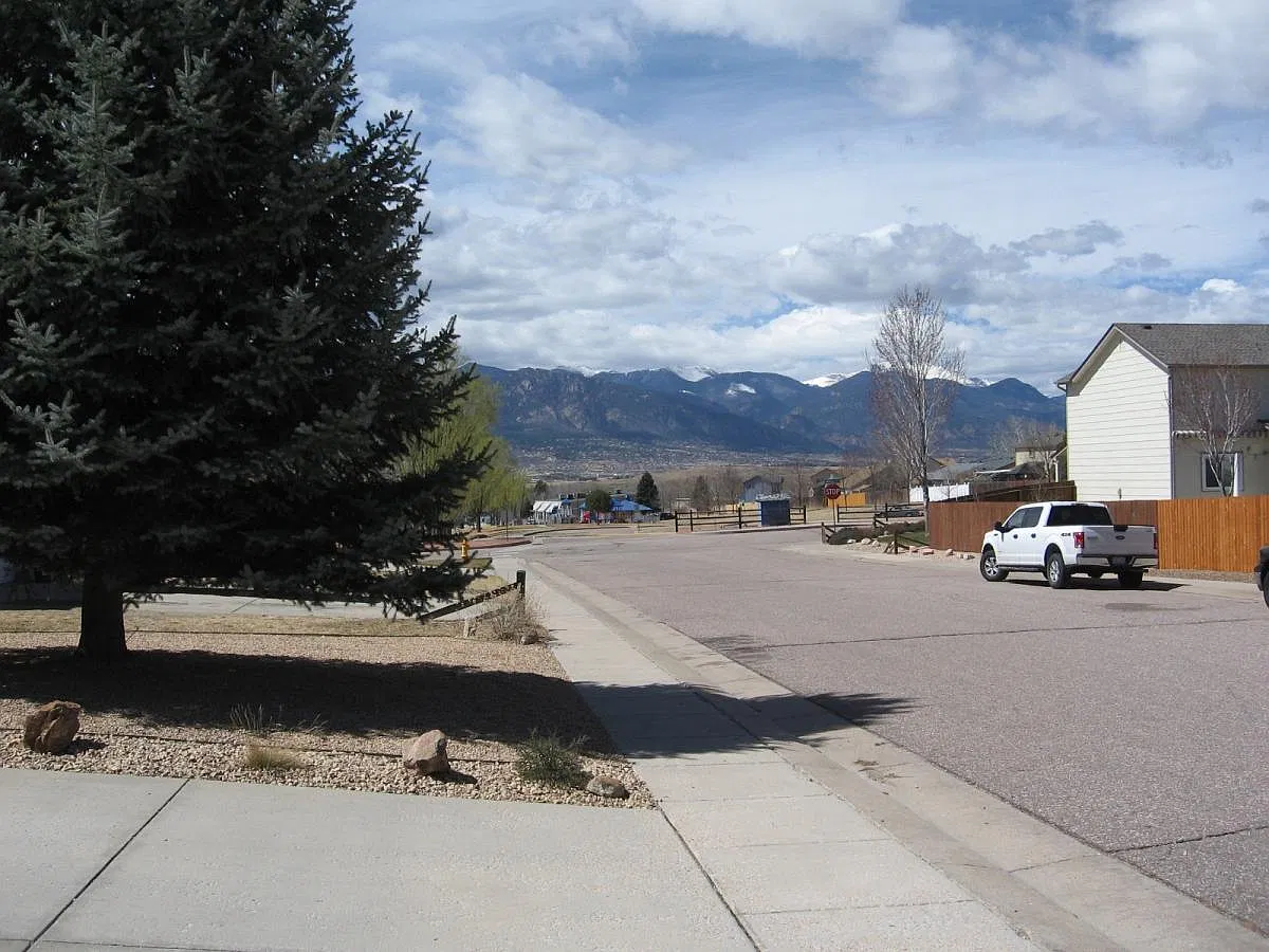 5 bed, 3021 sqft, $2,500 — Photo 2