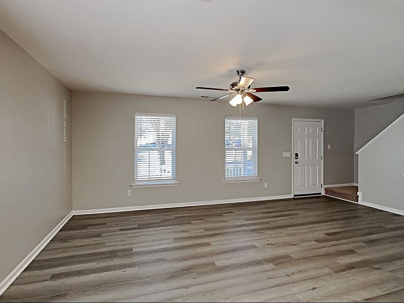 1st image of 3710 Thornwood Dr