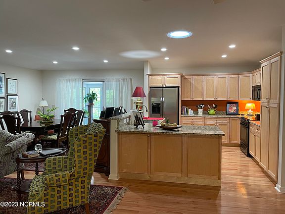 3rd image of 260 Saint Andrews Dr