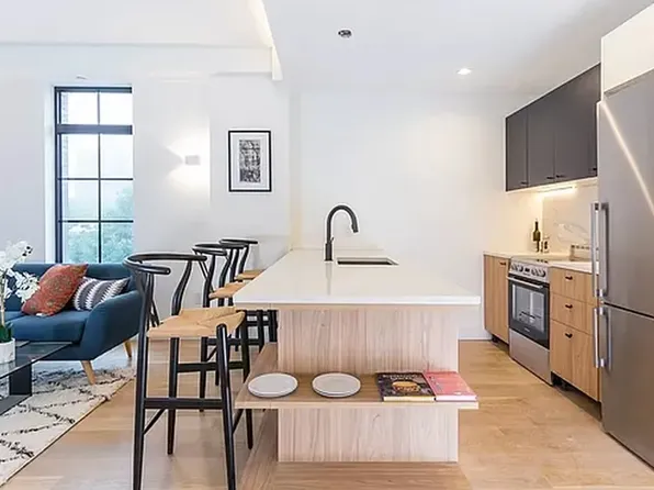 25 Bruckner Boulevard image 4 of 12