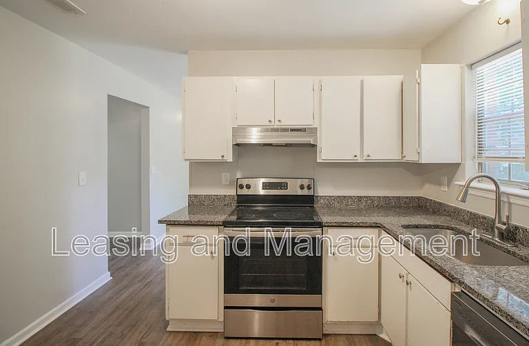 1978 Holliday St — Photo 11