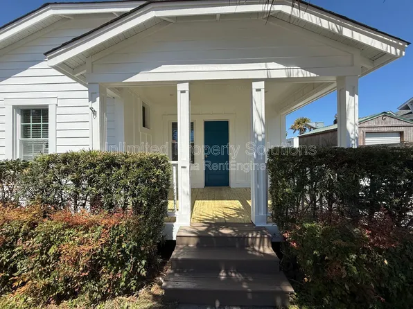 204 Cape Fear Blvd, Carolina Beach, NC 28428